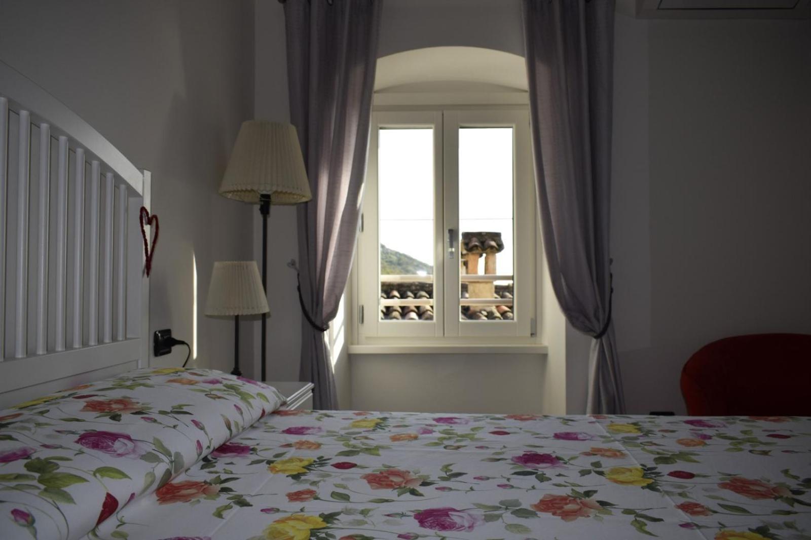 Appartamento Anna Brenzone sul Garda Eksteriør billede